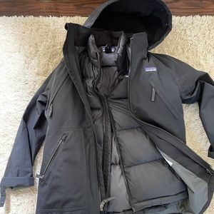 Patagonia girls 3 in 1 jacket. All season round jacket. Great value.